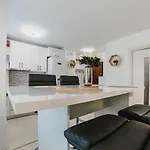 Masterpiece Studio- Free Parking, Wi-Fi, Netflix