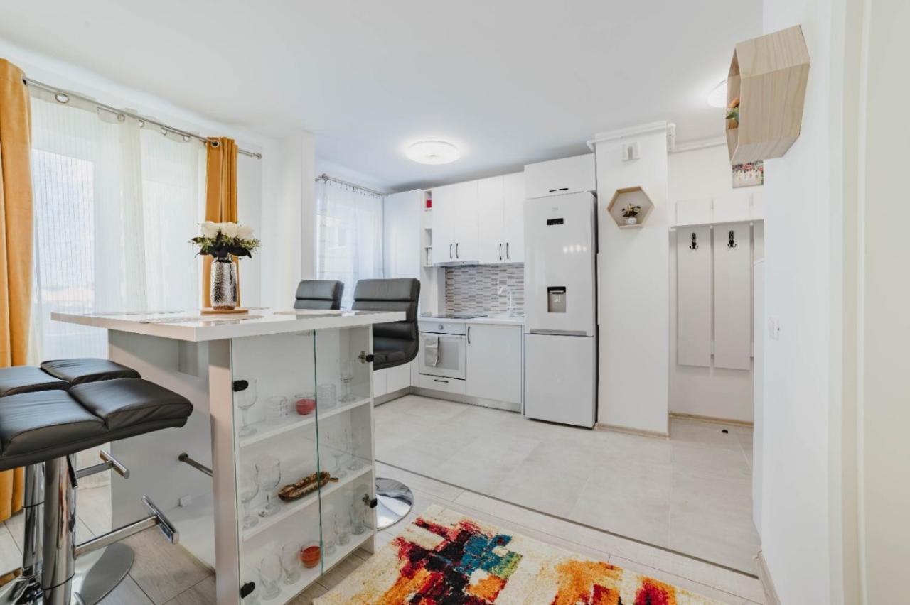Masterpiece Studio- Free Parking, Wi-fi, Netflix Apartment