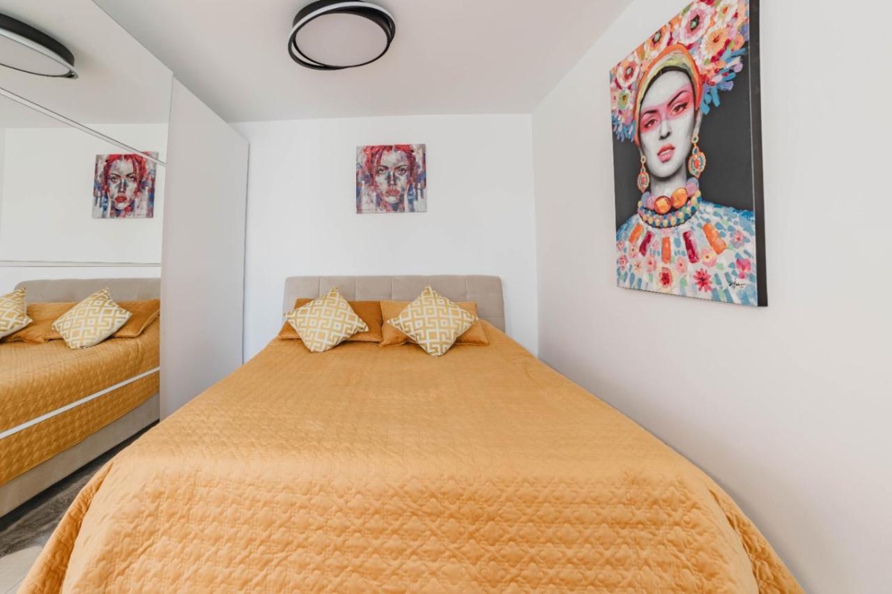 Apartment Masterpiece Studio- Free Parking, Wi-fi, Netflix Brasov